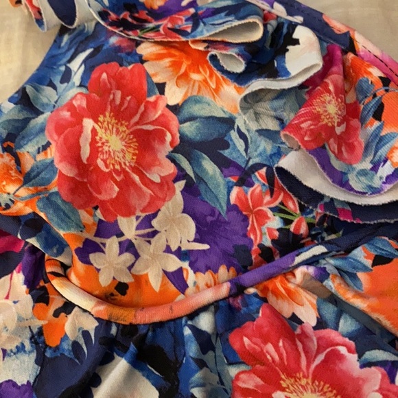 BOAMAR Floral Ruffle Bikini Top - Picture 3 of 5